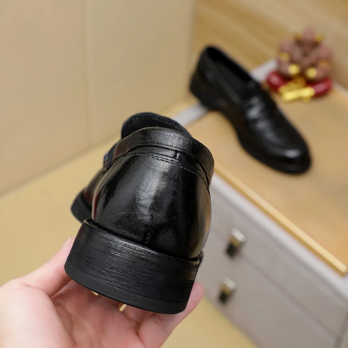 Men's shoes 💰920 💰 Louis Vuitton LV ® Autumn and Winter 🆕 models 🔛Full shoe counter First layer cowhide, 🐂Leather lined casual shoes for men, super soft outsole, a must for driving. Counter synchronization Original first layer cowhide Completely 1:1 mold customization 🌹Top version, 3 colors available! Number: 38-45 (37.46. Customized)